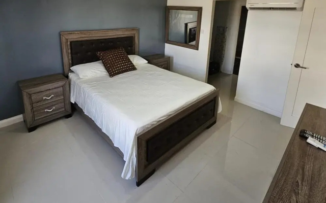 Apartment Sleeps 6 With Pool Access