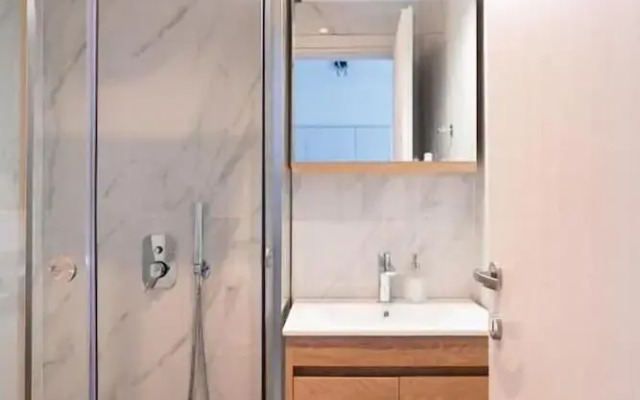 Velvet Luxury Studios in the City Center by BiNobi!