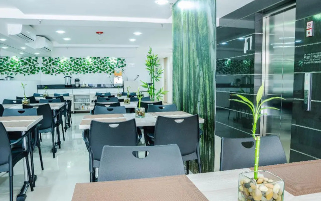 Hotel Laureles Plaza