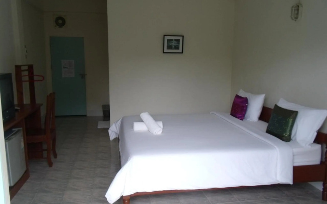Albatross Guesthouse Thungwualaen Beach