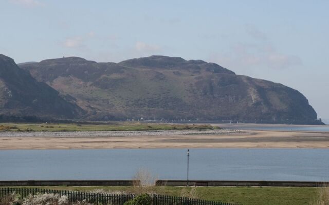 11 Deganwy Beach