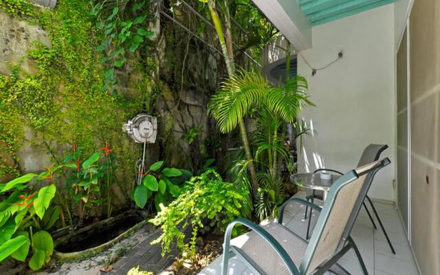 Roxon Apartments