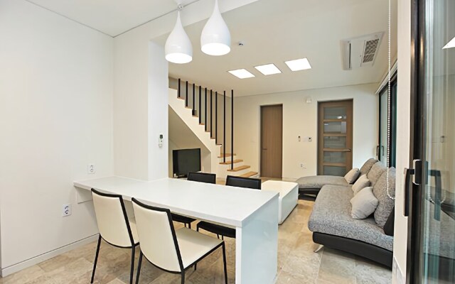 Gapyeong baeknak Flat House