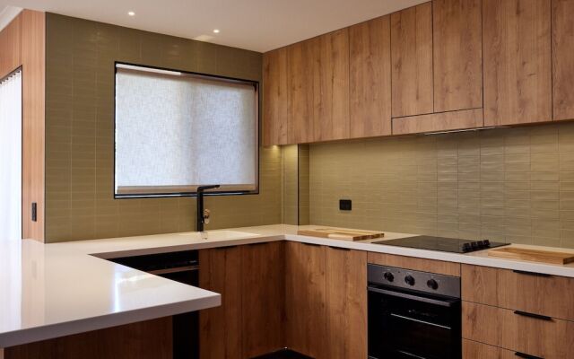 Little Palms by Burleigh Letting Co