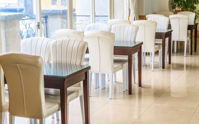Starrise Leisure Hotel