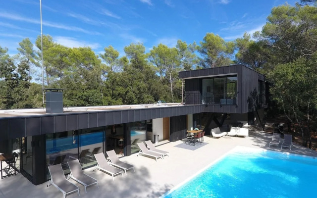 Cosy Holiday Home With Garden in Lorgues