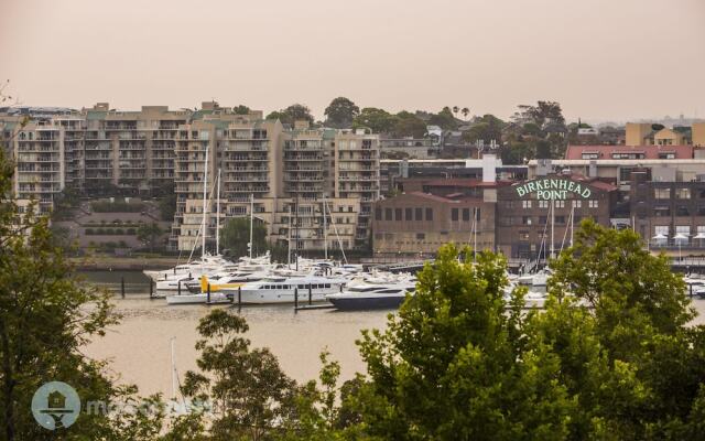3BR Sydney Harbourside Home/Rooftop Pool & Parking