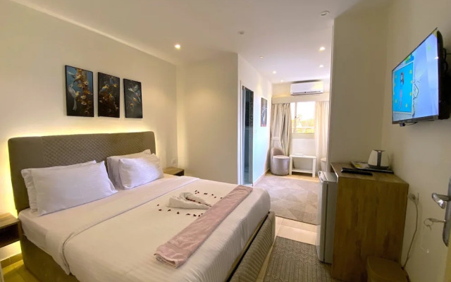 Seven Pyramids Inn