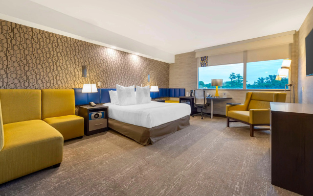 GLō Best Western Kanata Ottawa West