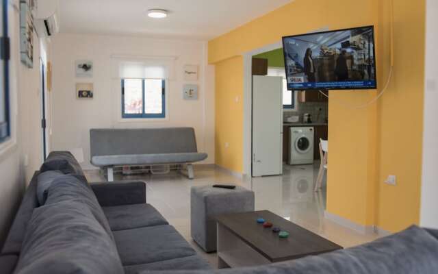 Anatoli 3BR Holiday Home Near the Beach