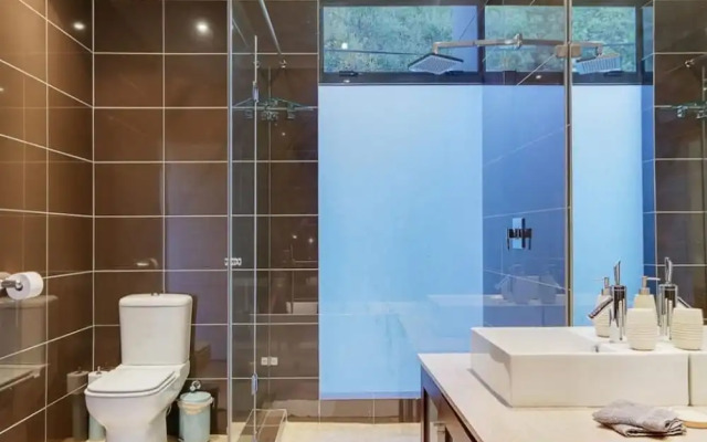 Harrier Place - Four Bedroom Villa, Sleeps 8