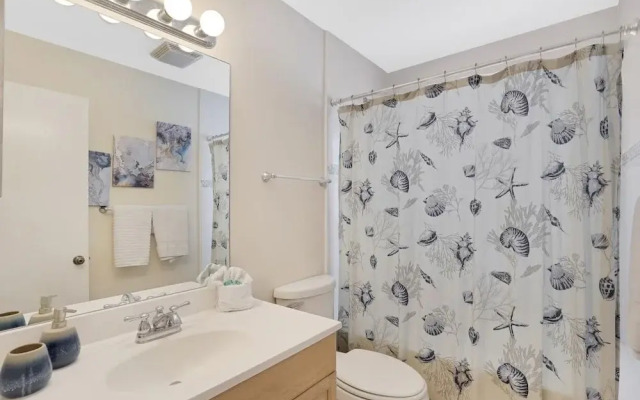 Cozy Home With Sunroom, Pool and Steps to Beach