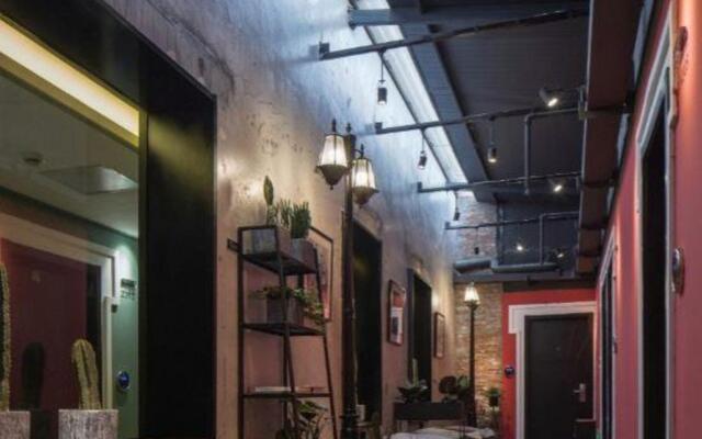 J Vspace Art Hotel