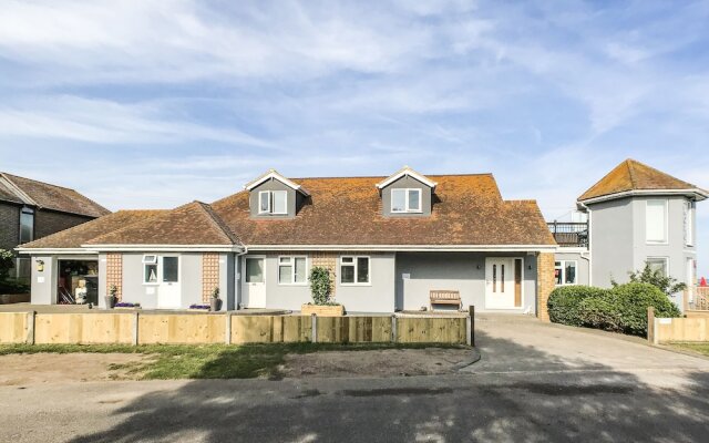 The Waves Bar Cafe B and B Hotel