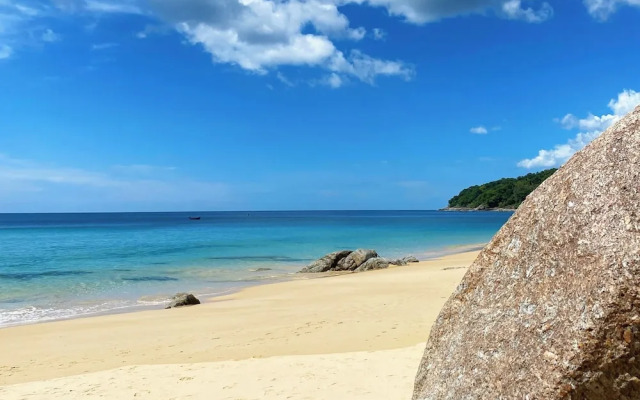"panoramic Seaview 650sqm 4br Pool Villa 2 min Drive to Naithon Beach"