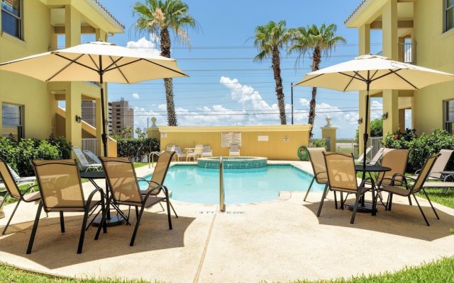 Poolside Condo, Sleeps 8, Only 1 Block From Beach!