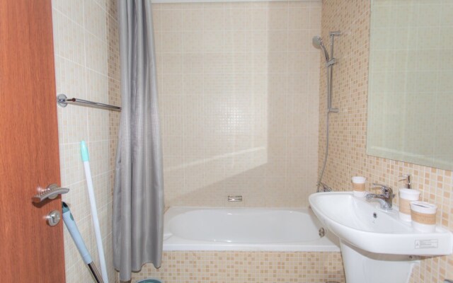 Casual apt steps city stadium with gym