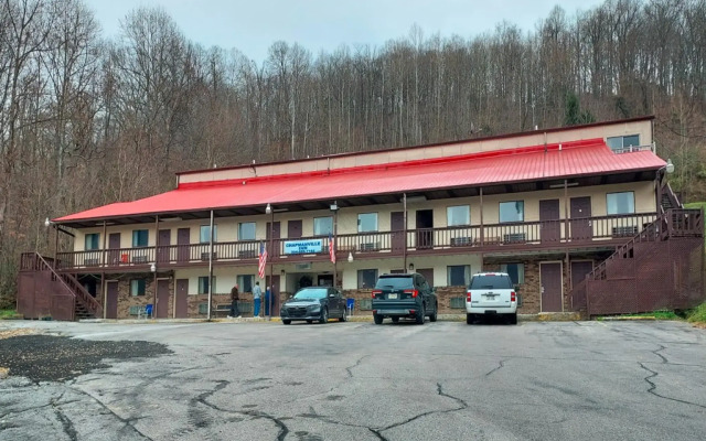 OYO Hotel Chapmanville Inn, WV - Hwy 119