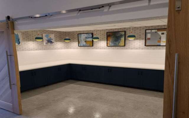 Holiday Inn Express Watertown
