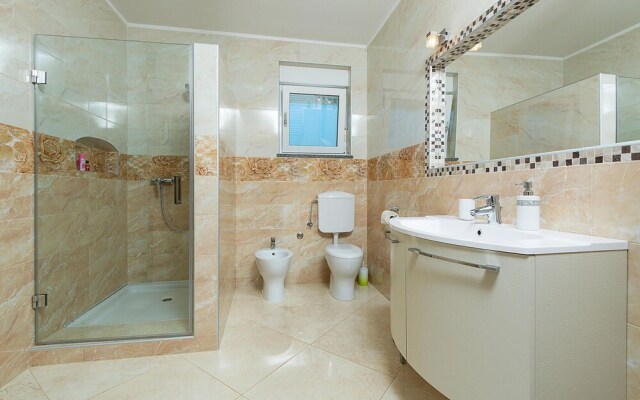 Nice Home in Buje With Wifi and 2 Bedrooms