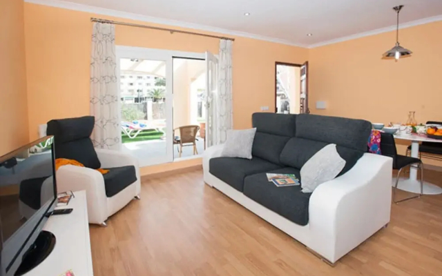 Chalet With 2 Bedrooms in Alcúdia, With Wonderful Lake View, Private P - Hotel in Alcudia - Photo 2