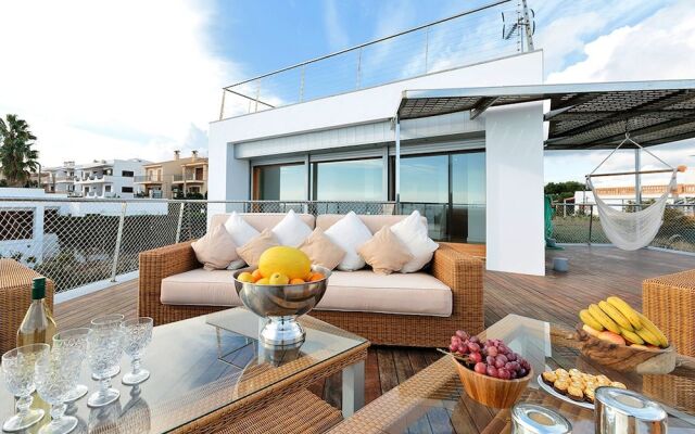 Sea Front Luxurious Villa