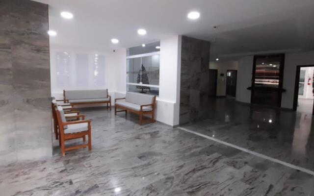 Moderno Estúdio 50m do mar com garagem e Wi-Fi