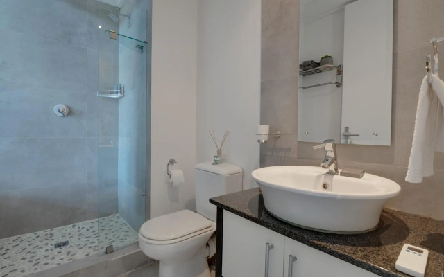 516 Point Bay - Super Stylish for Less