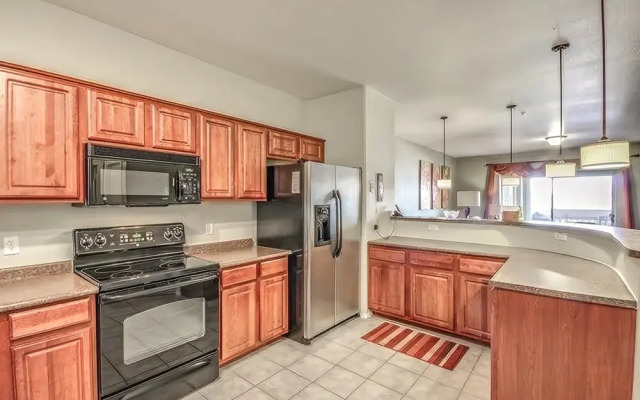 Devonshire #3032 - 2 Br condo by RedAwning