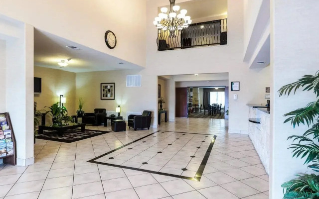 Quality Suites Huntsville Near University