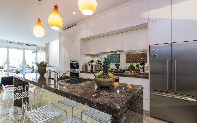 3BR Sydney Harbourside Home/Rooftop Pool & Parking