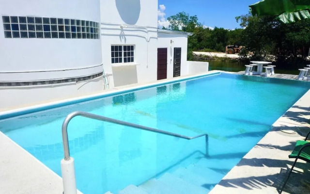 See Belize Waterside Sea View 2-bedroom Apartment w Balcony, Pool & Deck 2nd FL