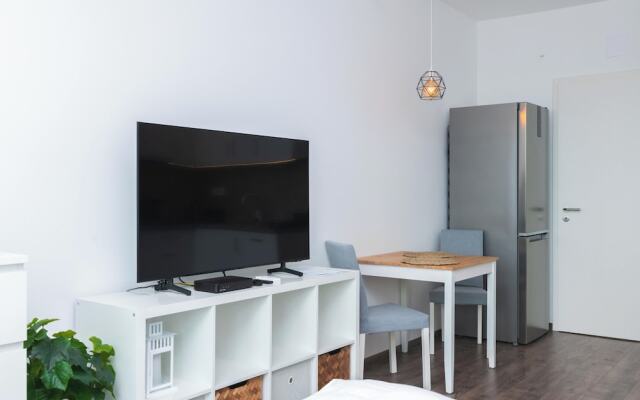 WaterFront City Apartments by UrbanRent