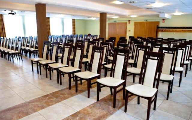 Granada Konferencia Wellness Sport Hotel