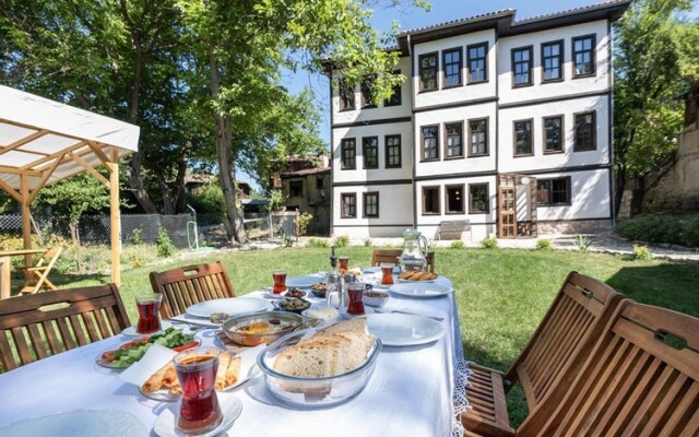 Madanlar Konağı