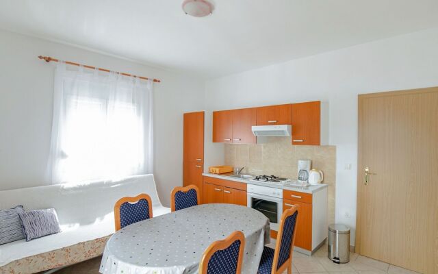 Attractive Apartment in Mastrinka near Sea Beach