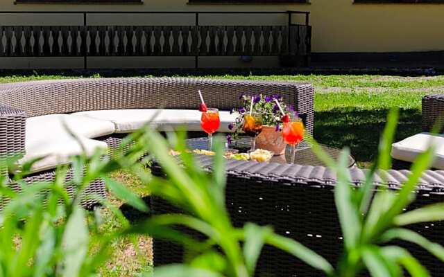 Flos Hotel