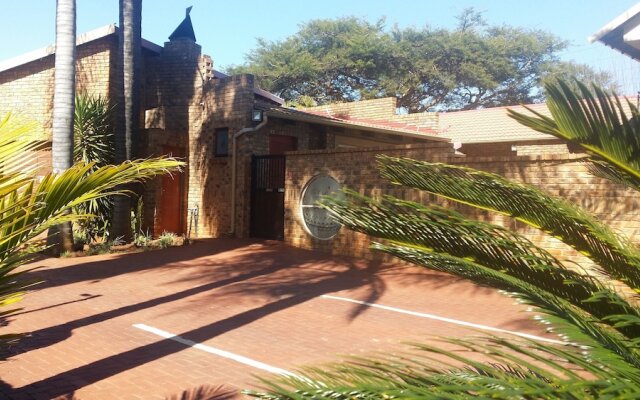 The Club House Guesthouse