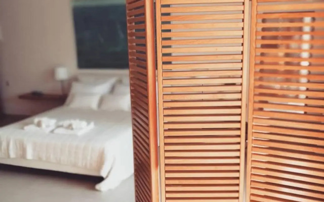 Couple's Getaway , Modern Amenities & Sophisticated Style
