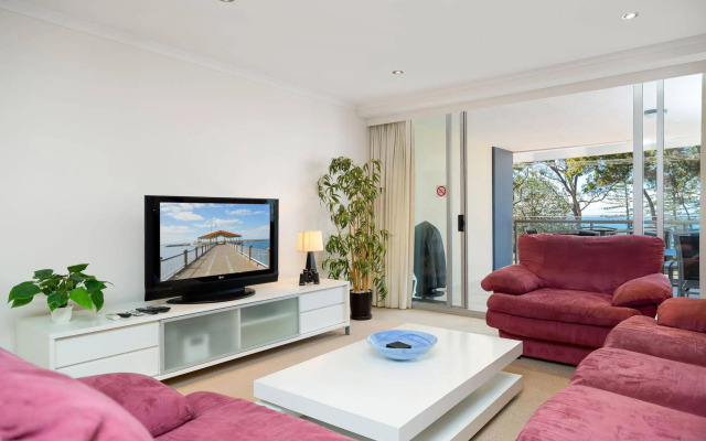 Beach House on Suttons
