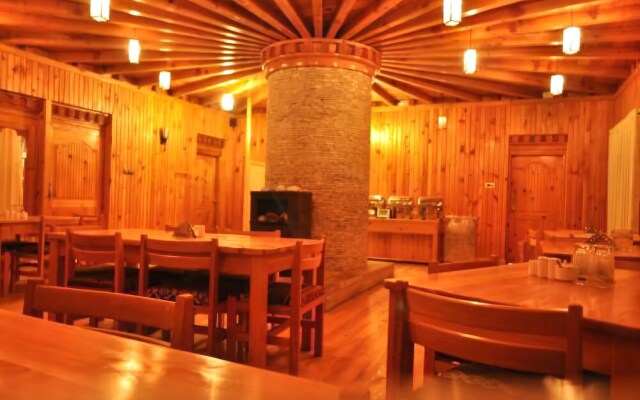 Base Camp Hotel