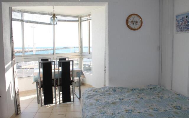 Studio confortable avec vue mer et port