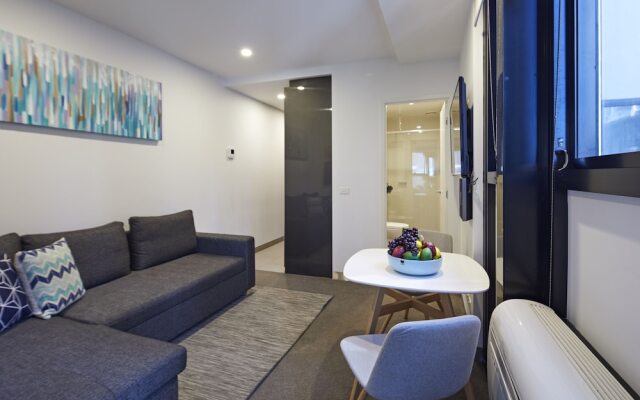 Stylish One Bedroom With Urban Convenience