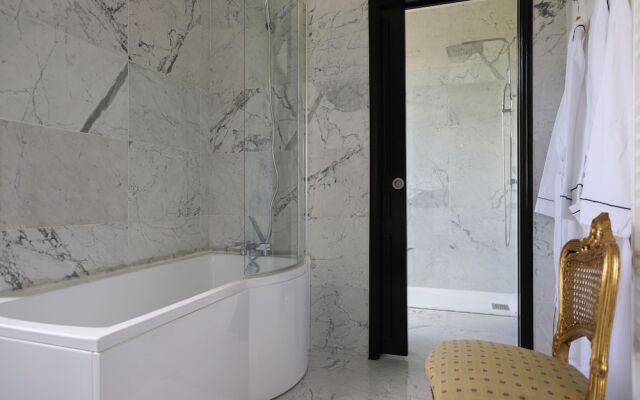 Manoir De La Croix Saint Louis