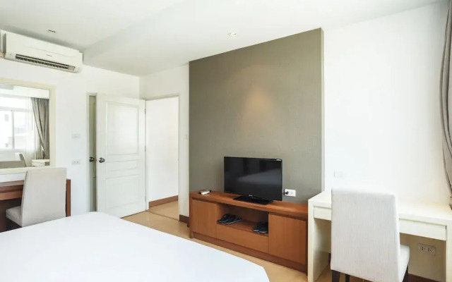 The Lavish Residence by Favstay