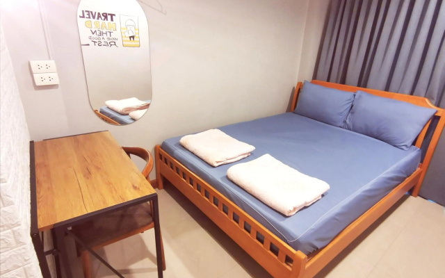 Restiny Hostel – Guest Rooms – Bangkok