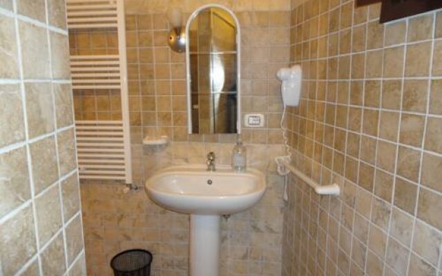 Apulia Hotels Castel del Monte