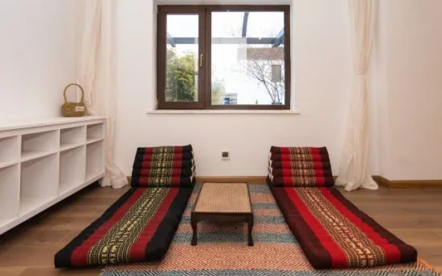 Nanjing Yuequnqing·Thai style Tangquan Holiday Homestay