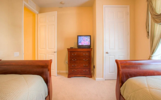 Lovely Third-floor Vista Cay Resort Condo!
