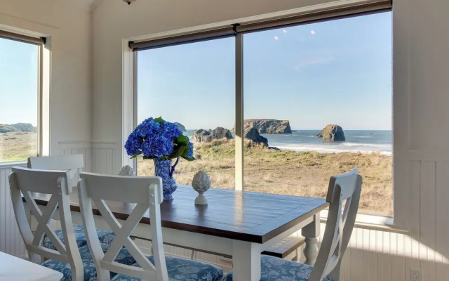 Beachfront Bandon Vacation Rental w/ Ocean View!
